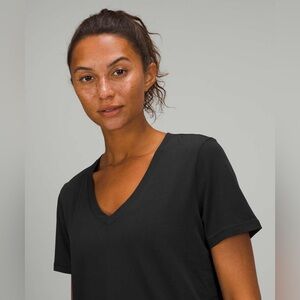 Lululemon Love Tee V-Neck T-Shirt Women’s 10 Black Short Sleeve Top
